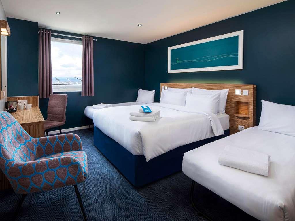 Travelodge London Stratford Hotel Room photo