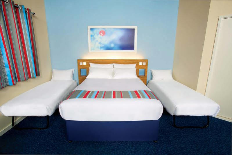 Travelodge London Stratford Hotel Exterior photo